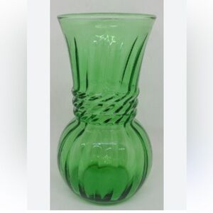 Vintage Green Glass Anchor Hocking Optic Swirl Design Vase 6.5”